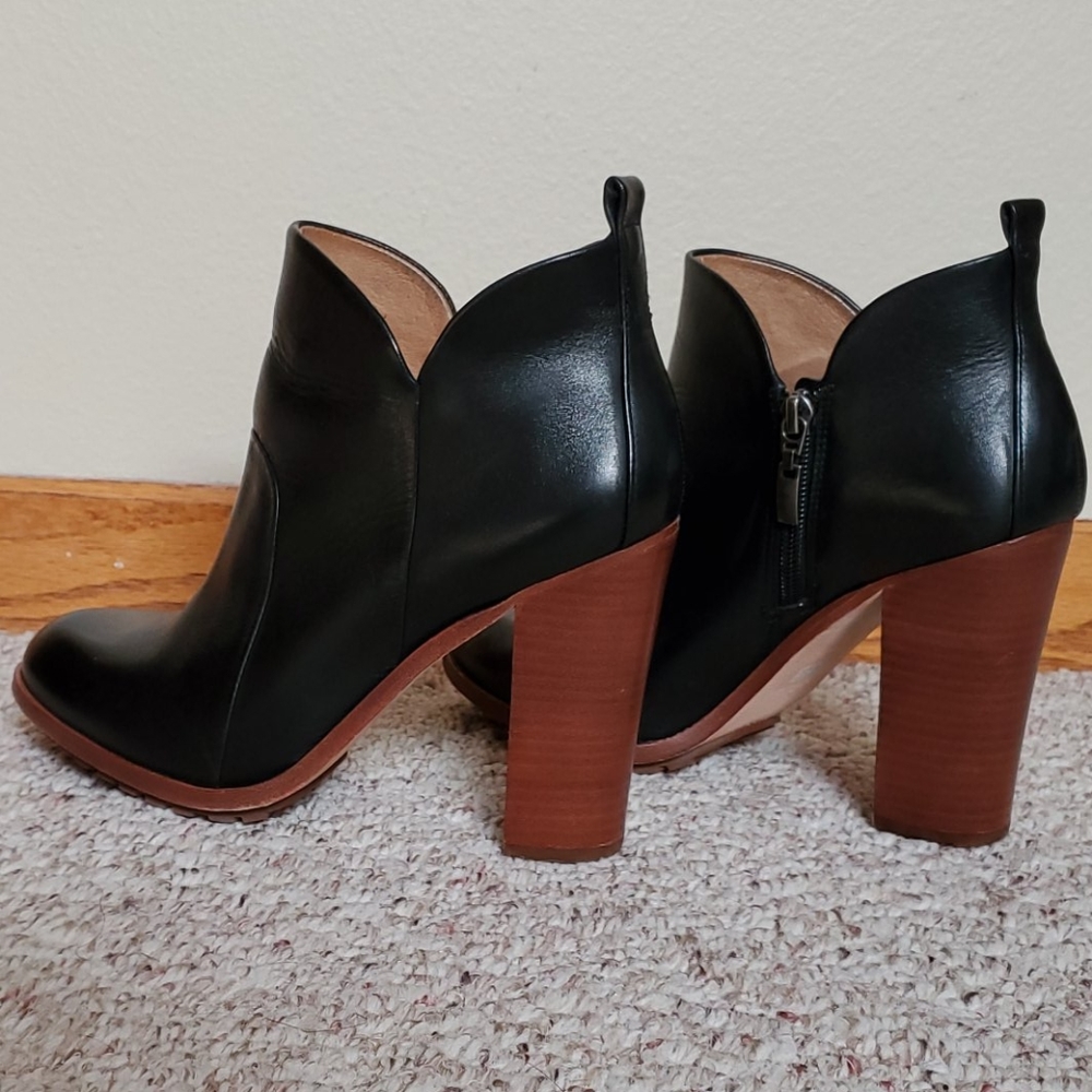 Arricci black leather booties.
